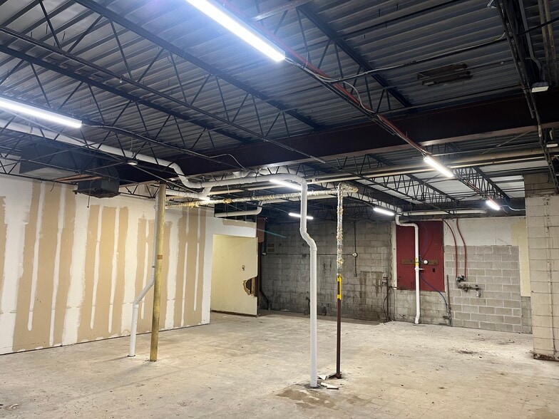 1233 Larpenteur Ave W, Roseville, MN for lease - Building Photo - Image 3 of 6