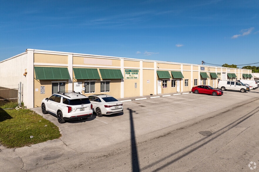 5149-5199 NE 12th Ave, Oakland Park, FL for lease - Building Photo - Image 1 of 8