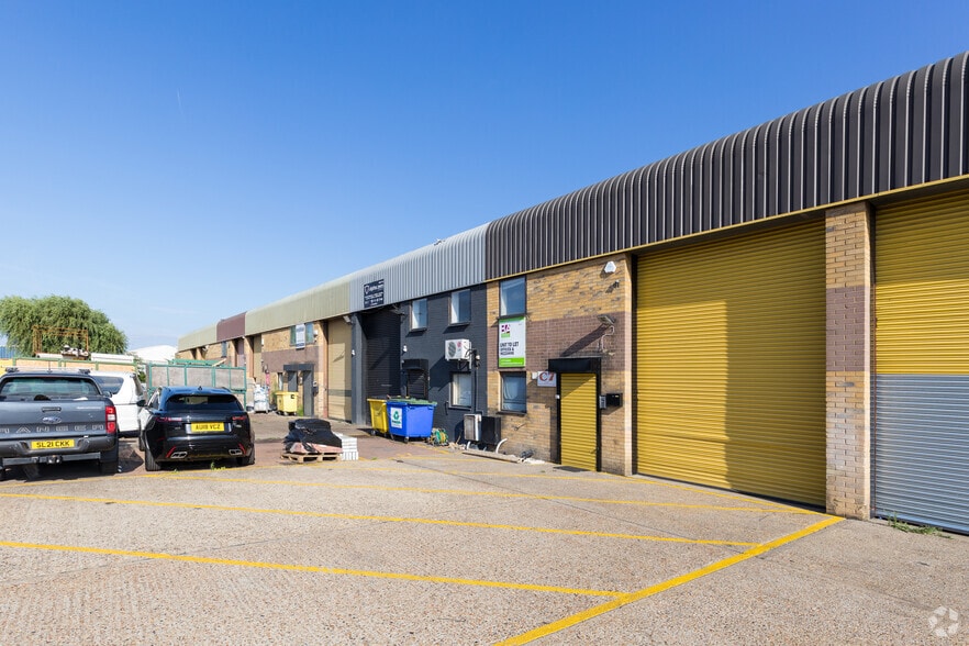 Marsh Way, Rainham for lease - Building Photo - Image 3 of 4