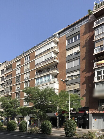 Retail in Madrid, Madrid for lease - Building Photo - Image 2 of 2