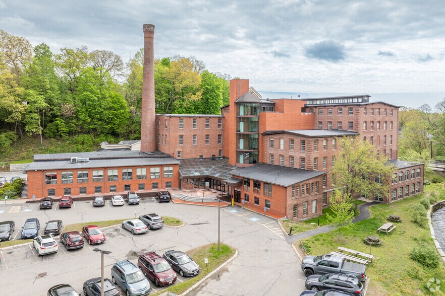 9 Damon Mill Sq, Concord, MA for sale - Primary Photo - Image 1 of 1