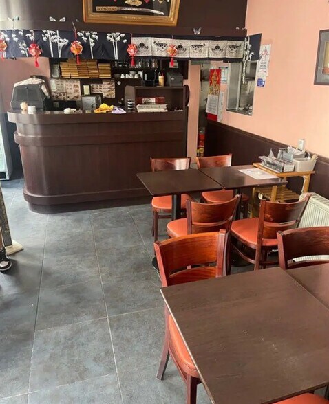 Retail in Paris for lease - Interior Photo - Image 2 of 5