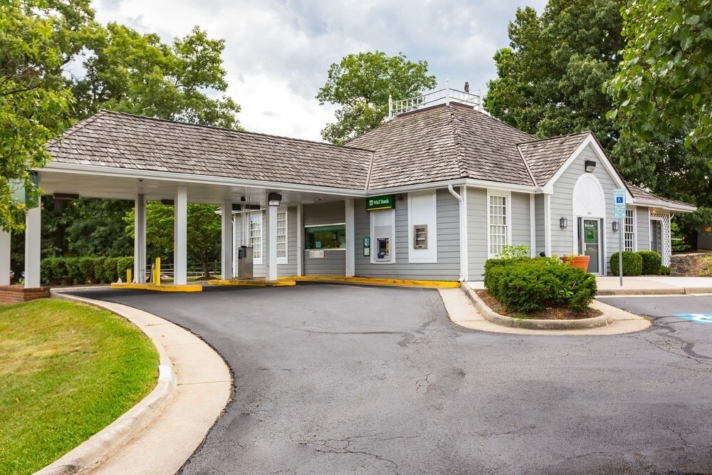 12451 Hedges Run Dr, Woodbridge, VA for sale Primary Photo- Image 1 of 1