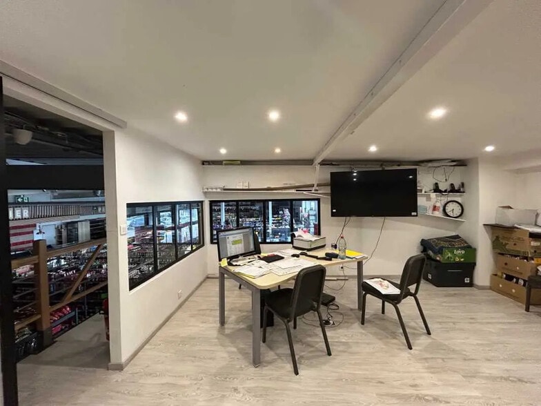 Retail in Saint-Quentin for sale - Building Photo - Image 2 of 9