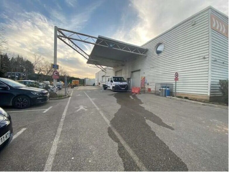 Flex in Aix-en-Provence for lease - Building Photo - Image 2 of 3