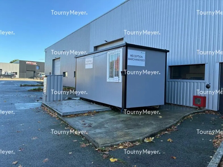 Flex in Plescop for lease - Building Photo - Image 3 of 4