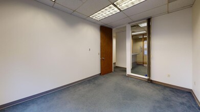 2200 6th Ave, Seattle, WA for lease Interior Photo- Image 1 of 3