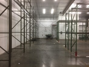 5112-5144 Le Tourneau Cir, Tampa, FL for lease Interior Photo- Image 2 of 6