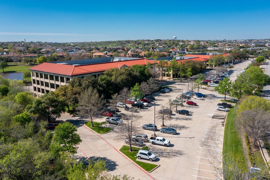 2100-2120 W Walnut Hill Ln, Irving, TX for lease - Building Photo - Image 2 of 22