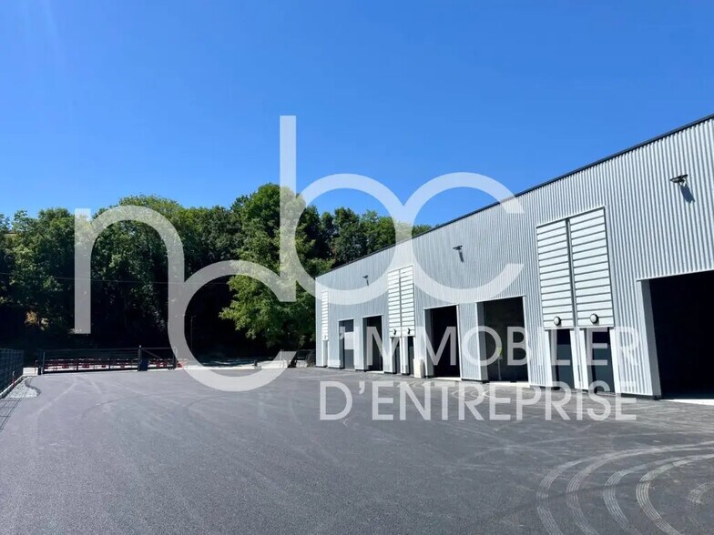 Flex in Saint-Germain-Nuelles for sale - Building Photo - Image 1 of 8
