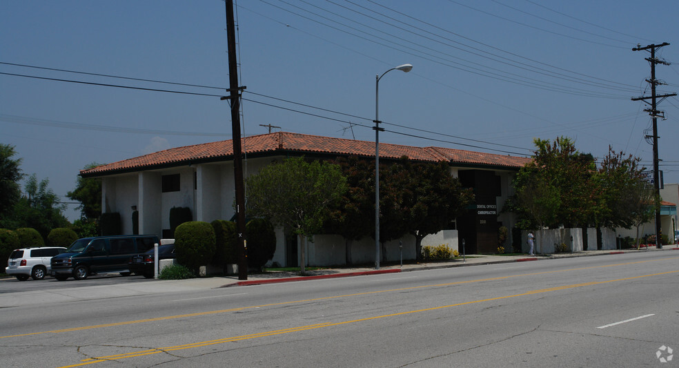 23111 Ventura Blvd, Woodland Hills, CA for lease - Building Photo - Image 3 of 30