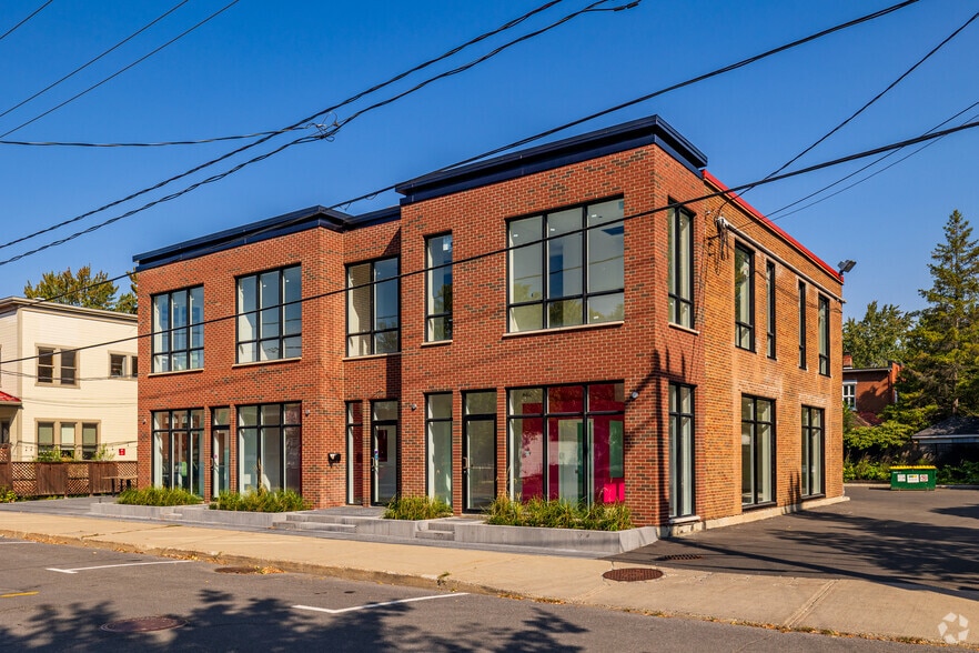 223 Rue Saint-Jean, Longueuil, QC for sale - Building Photo - Image 1 of 1