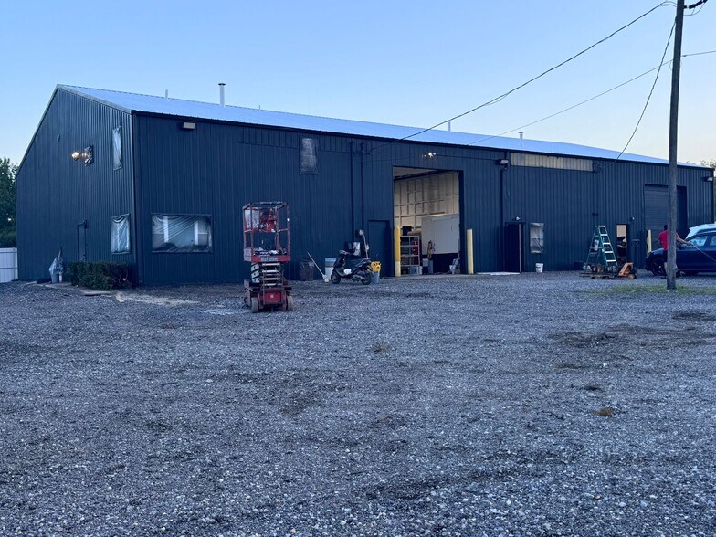 3236 Rennie Smith Dr, Chicago Heights, IL for lease - Building Photo - Image 2 of 8