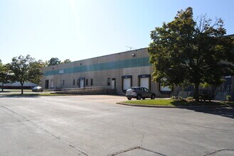 8301 W Parkland Ct, Milwaukee, WI for lease Building Photo- Image 1 of 1