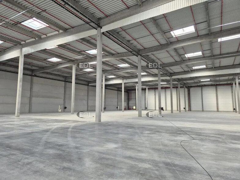 4 Rue Du Besnard, Pléchâtel for lease - Interior Photo - Image 2 of 7