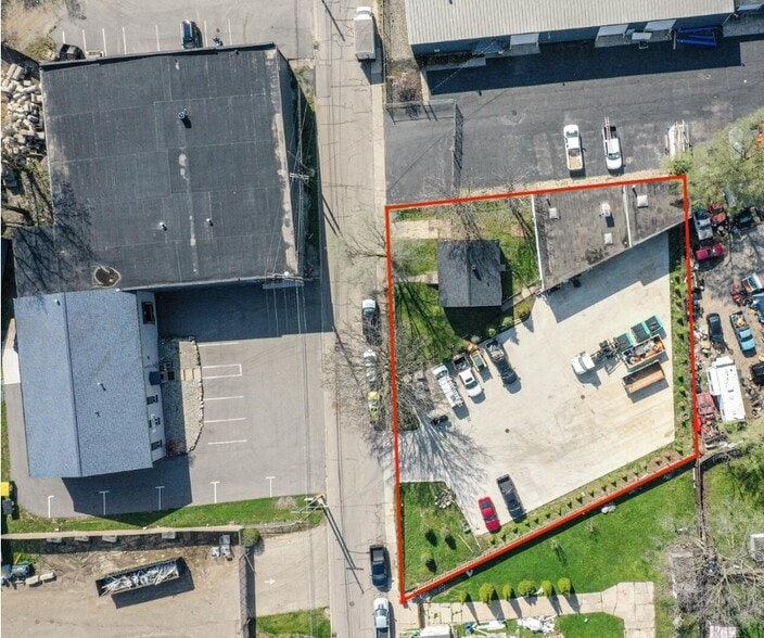 733 McKendrick St SW, Grand Rapids, MI for sale - Aerial - Image 3 of 4