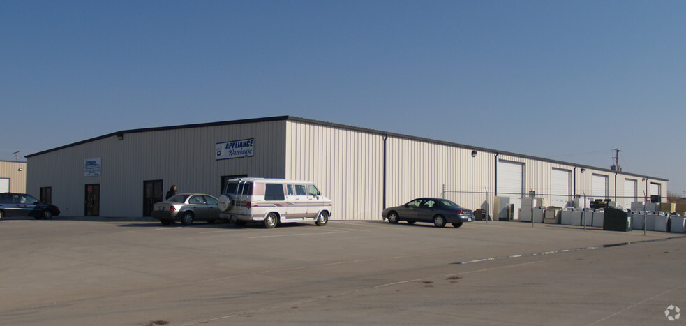 231 SE 53rd St, Topeka, KS for lease - Building Photo - Image 2 of 3