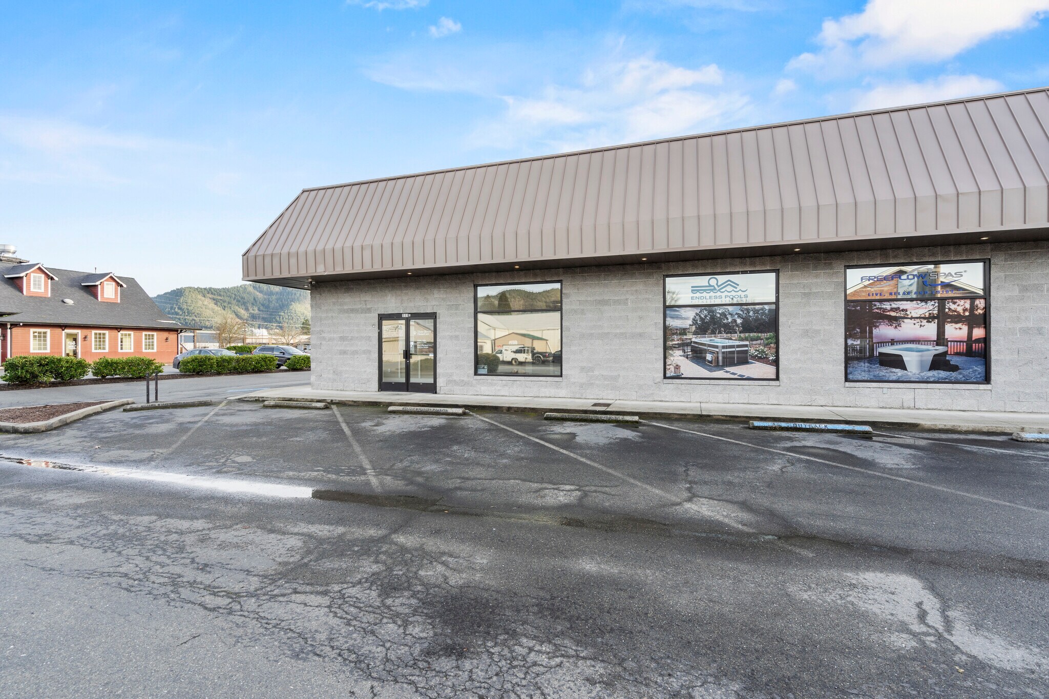 555 NE F St, Grants Pass, OR for sale Building Photo- Image 1 of 1