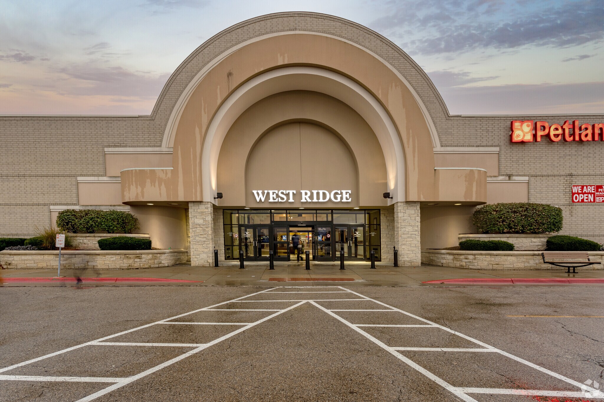 1801-1831 SW Wanamaker Rd, Topeka, KS for sale Building Photo- Image 1 of 1