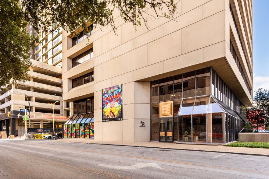 425 Soledad St, San Antonio, TX for lease - Building Photo - Image 3 of 13