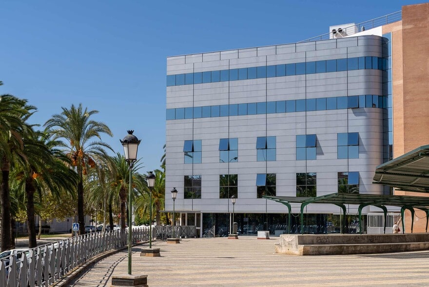 Paseo de la Glorieta, 10 A, Huelva, Huelva for sale - Building Photo - Image 2 of 5