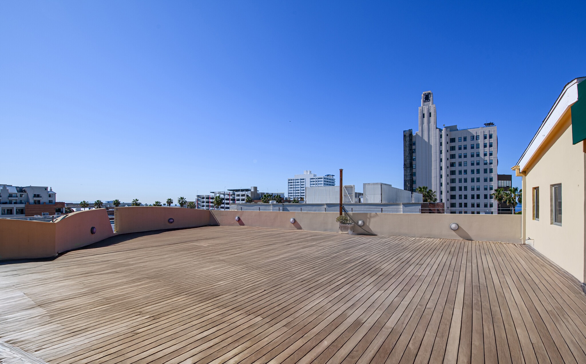321 Santa Monica Blvd, Santa Monica, CA for lease Building Photo- Image 1 of 8