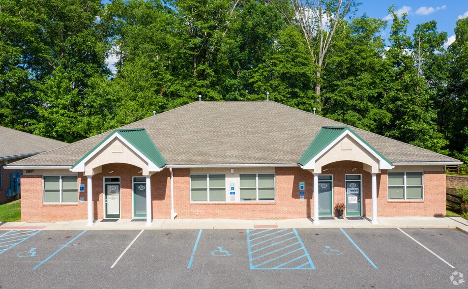 2055-2059 Briggs Rd, Mount Laurel, NJ for lease - Building Photo - Image 3 of 6