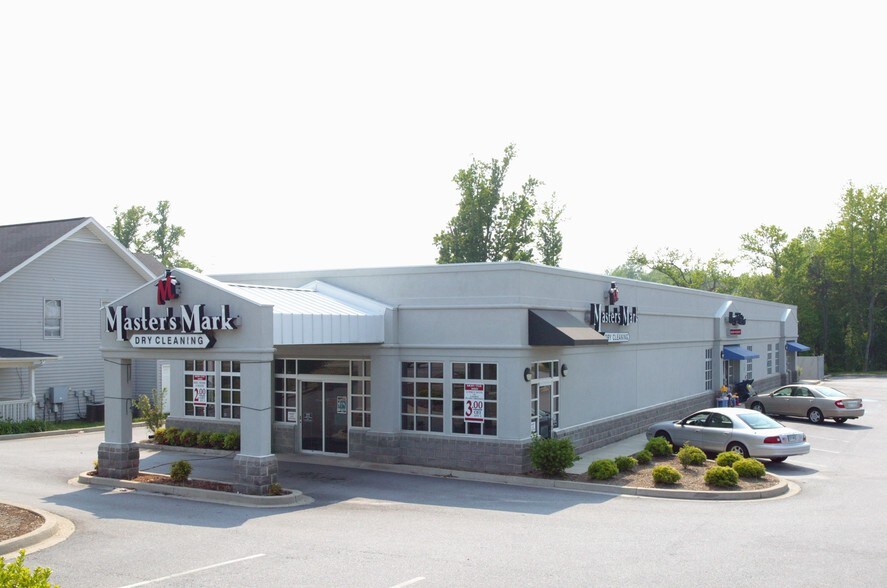 676 Fairview Rd, Simpsonville, SC 29680