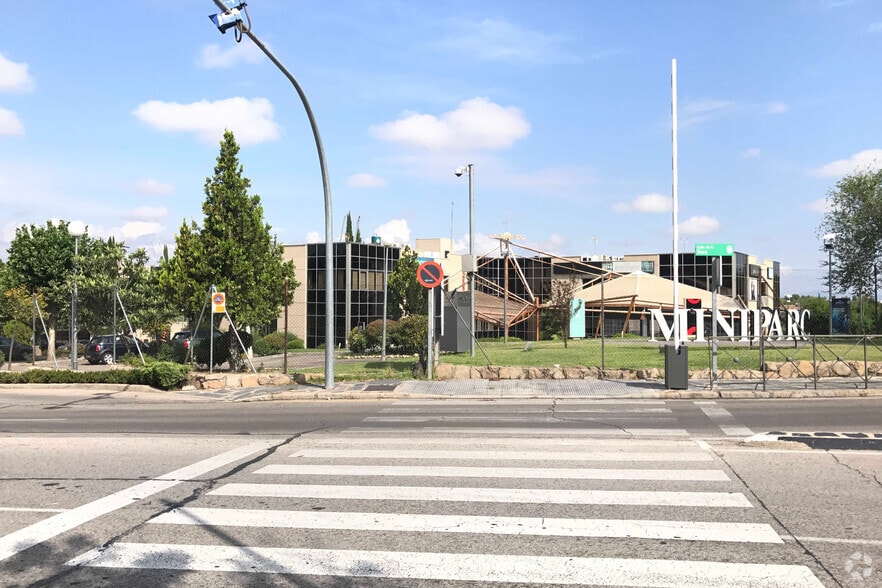 Calle Azalea, 1, Alcobendas, Madrid for lease - Building Photo - Image 2 of 9