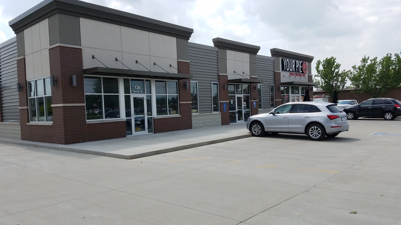 126 E Ridgeway Ave, Waterloo, IA 50702