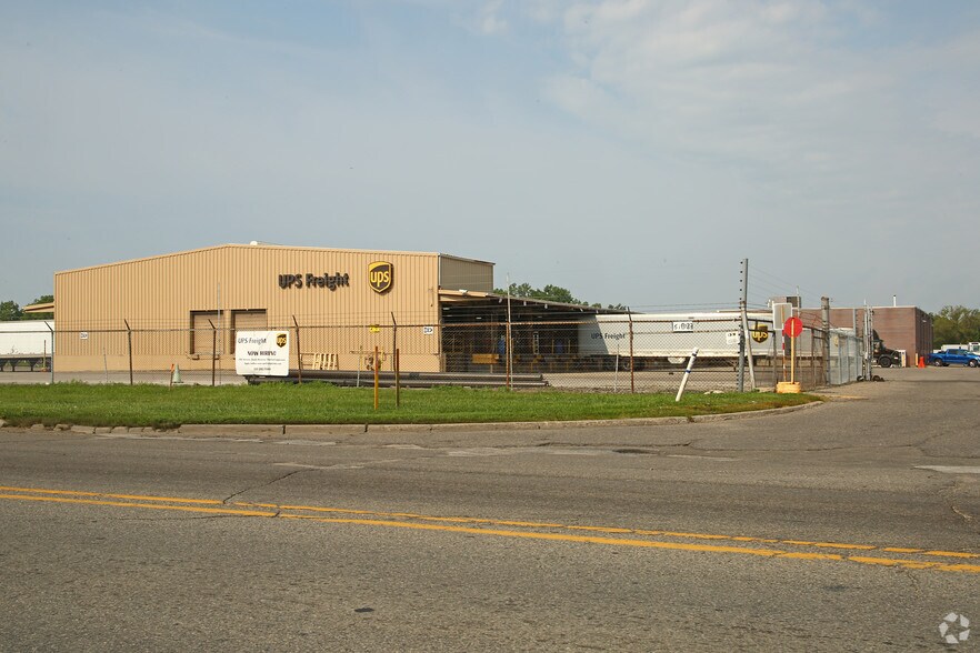 6150 Inkster Rd, Romulus, MI for lease - Primary Photo - Image 2 of 4