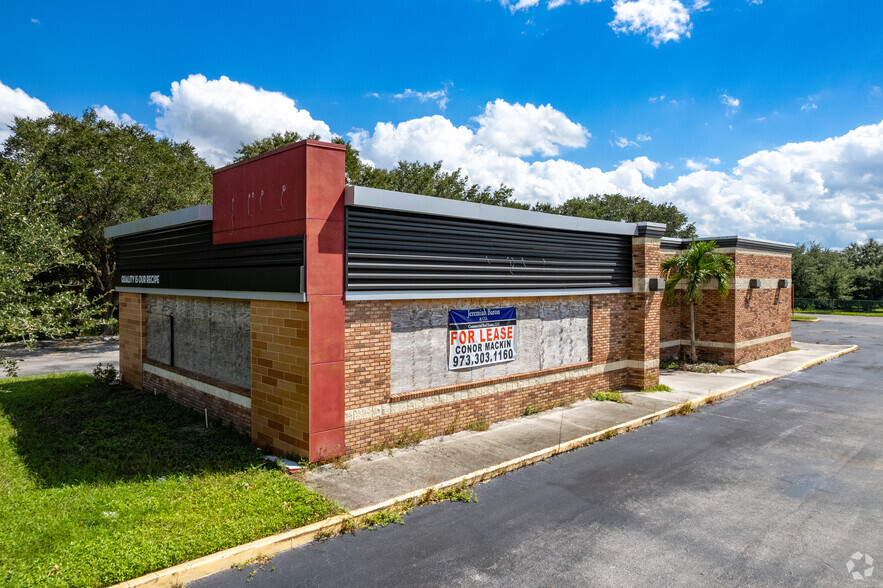 8905 20th St, Vero Beach, FL for lease - Building Photo - Image 1 of 24