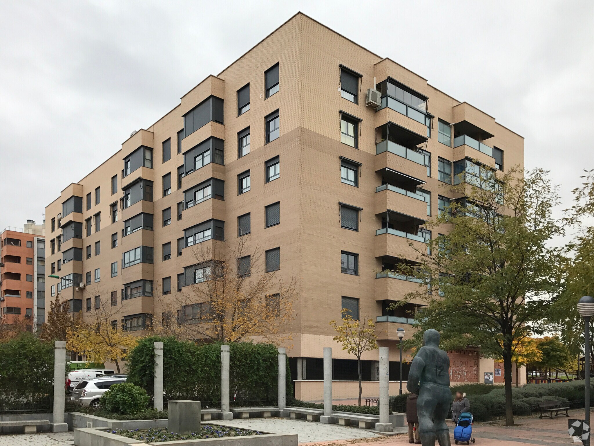 Plaza del Mar Caspio, 1, Coslada, Madrid for sale Primary Photo- Image 1 of 2