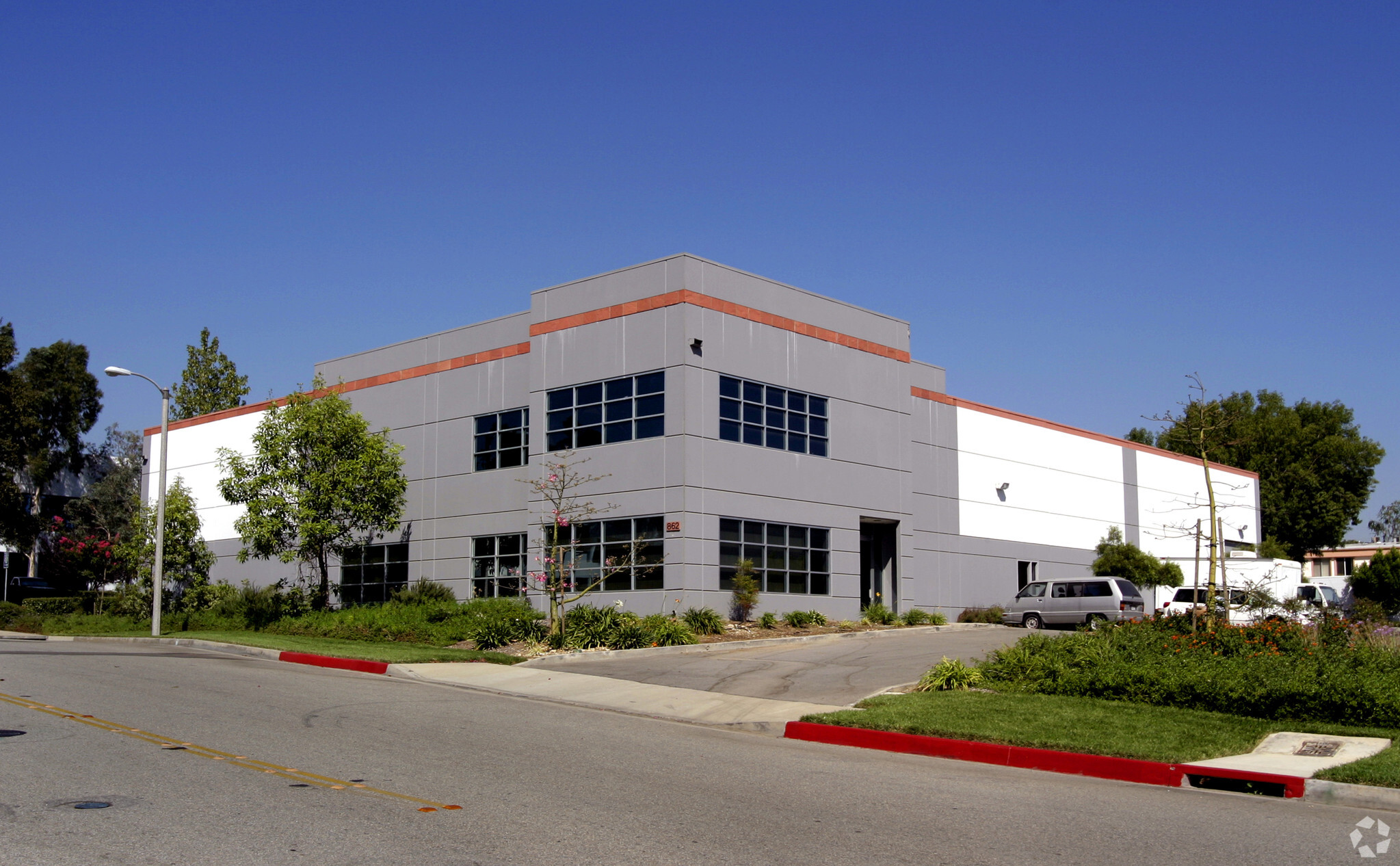 862 Towne Center Dr, Pomona, CA for lease Building Photo- Image 1 of 4