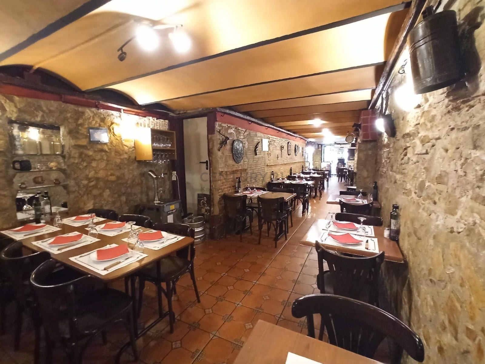 Retail in Barcelona, Barcelona for lease Interior Photo- Image 1 of 19