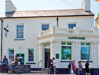 More details for 11 Cross Sq, Haverfordwest - Retail for Lease