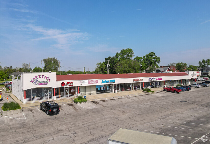 3709-3737 E Washington St, Indianapolis, IN for lease - Building Photo - Image 3 of 3