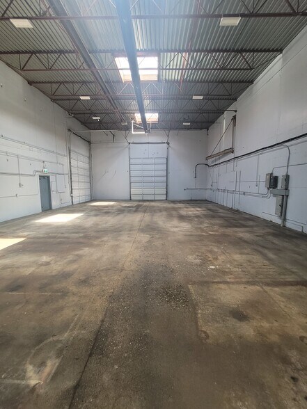 17728 66 Av, Surrey, BC for lease - Interior Photo - Image 3 of 11