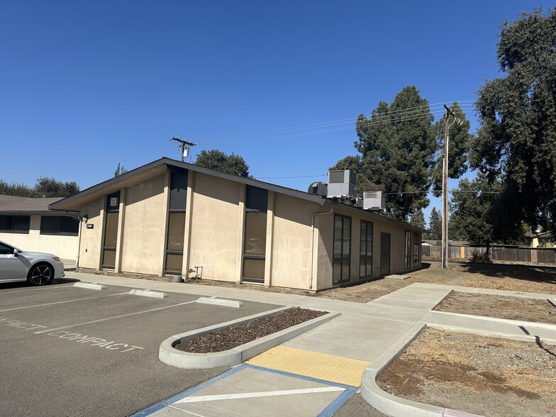 3340 W Mineral King Ave, Visalia, CA for lease - Building Photo - Image 1 of 7