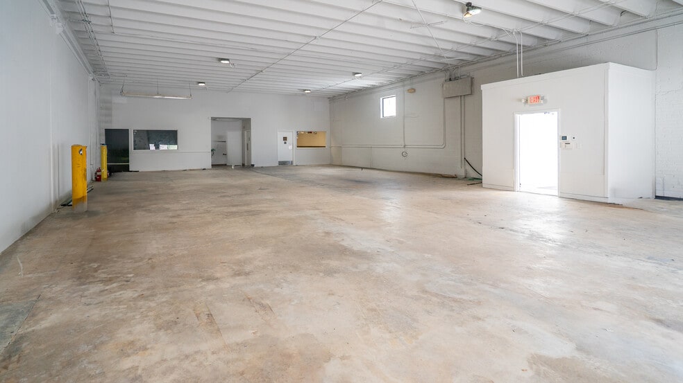 12210-12230 NE 13th Ct, North Miami, FL for lease - Building Photo - Image 3 of 5