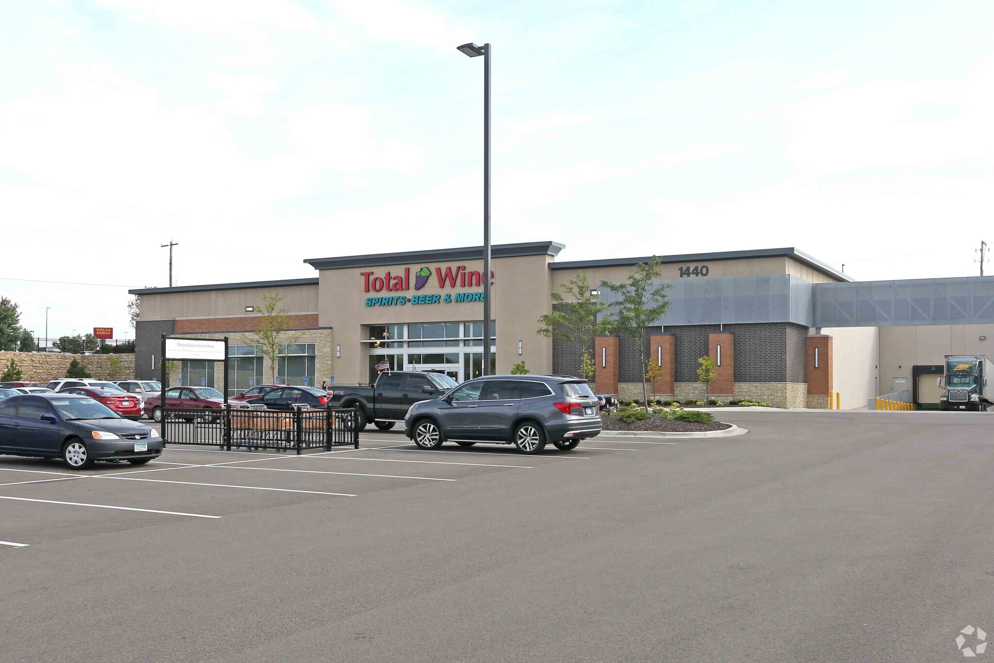 1440 Central Park Commons Dr, Eagan, MN for sale Primary Photo- Image 1 of 1