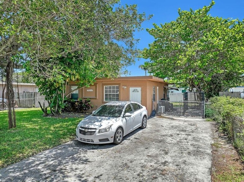 Pompano Beach portfolio portfolio of 3 properties for sale on LoopNet.com - Building Photo - Image 2 of 15