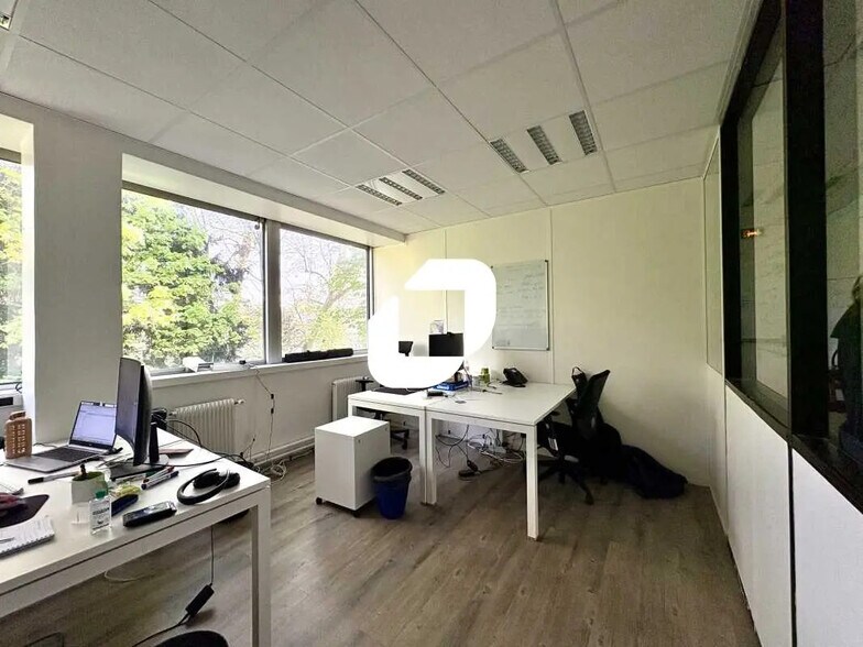 18 Avenue Dutartre, Le Chesnay-Rocquencourt for lease - Building Photo - Image 3 of 32
