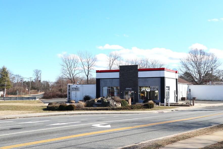 1471 Pulaski St, Riverhead, NY 11901