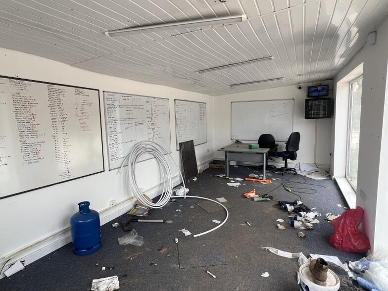 104-108 Avon St, Coventry for lease - Interior Photo - Image 3 of 8