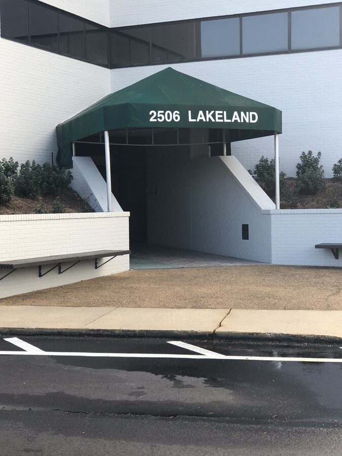 2506 Lakeland Dr, Flowood, MS 39232