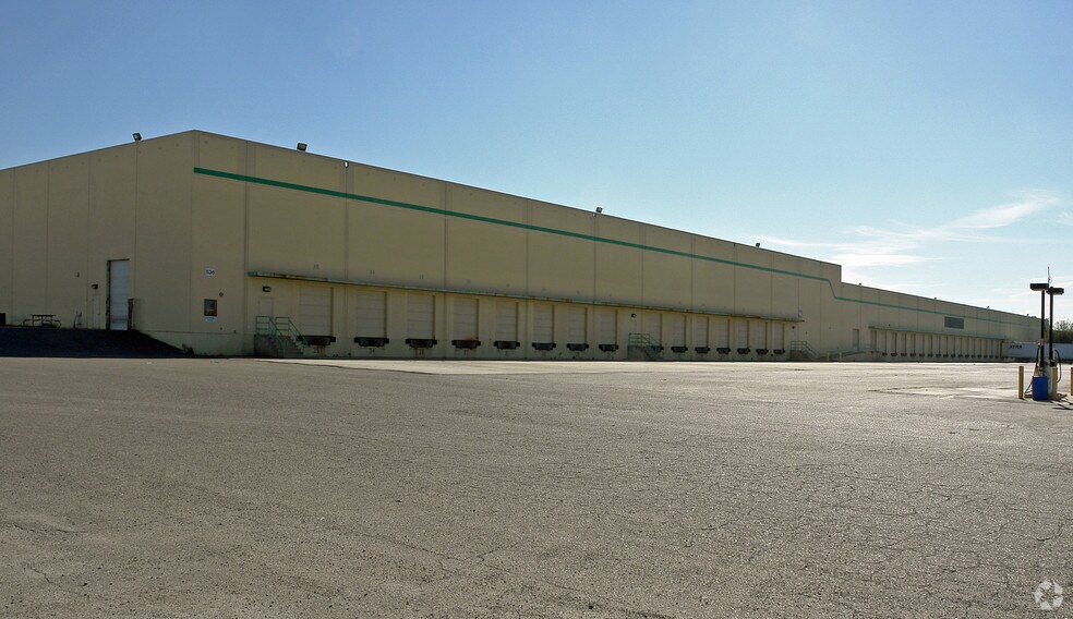 536 S Mariposa Rd, Modesto, CA for lease - Primary Photo - Image 1 of 8