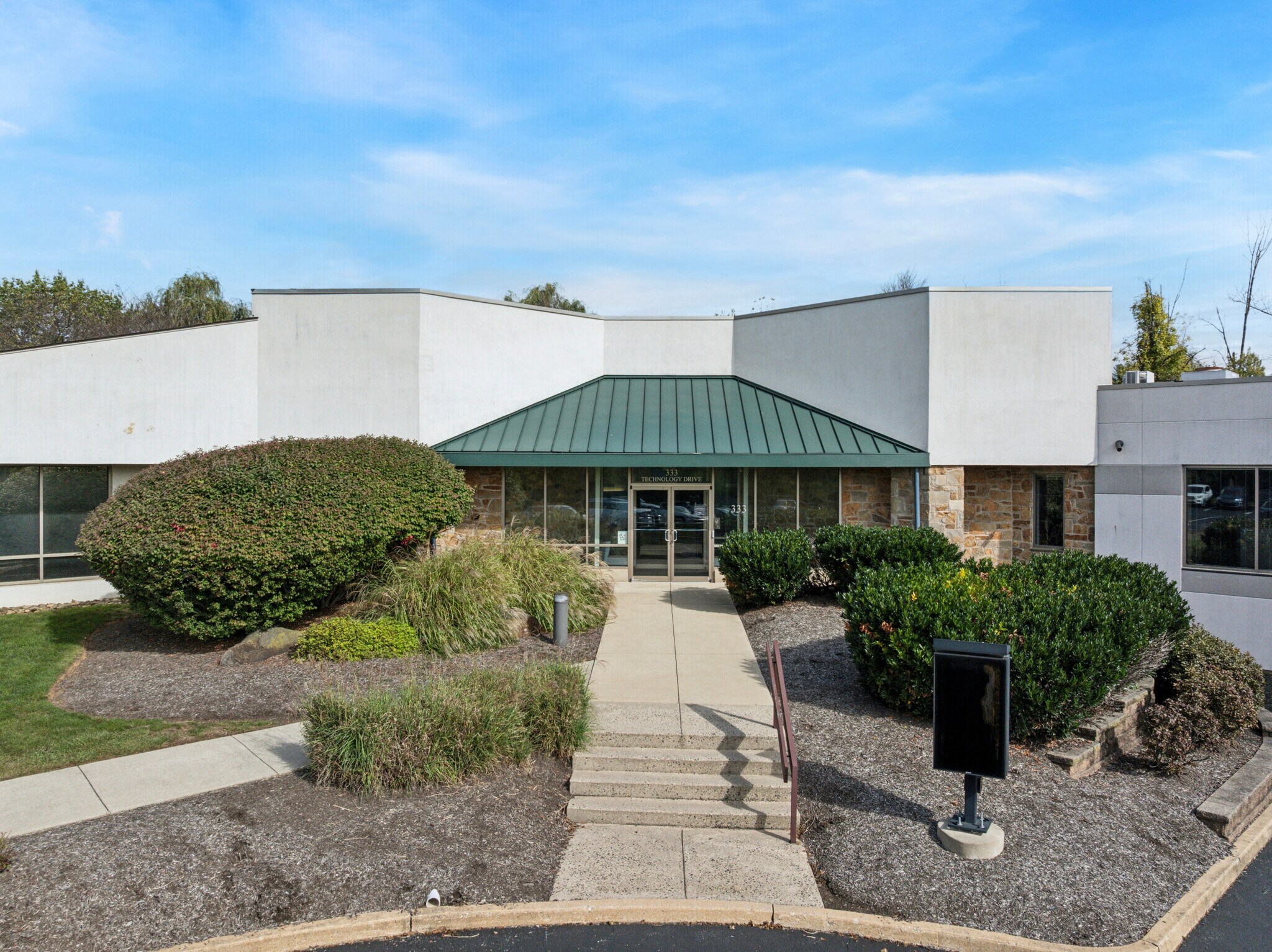 333 Technology Dr, Malvern, PA for lease Building Photo- Image 1 of 7