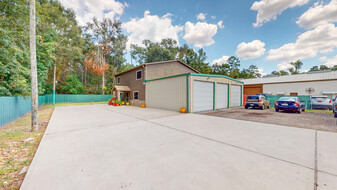 28711 Robinson Rd, Conroe TX - Automotive Property