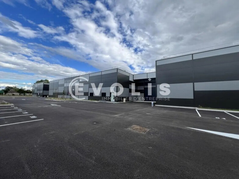 Flex in Janneyrias for lease - Building Photo - Image 3 of 45
